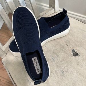 Steve Madden. Size 8. Navy Blue. Never worn.